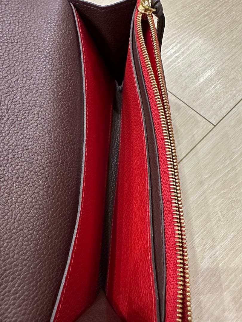 Louis Vuitton 二つ折り財布 赤