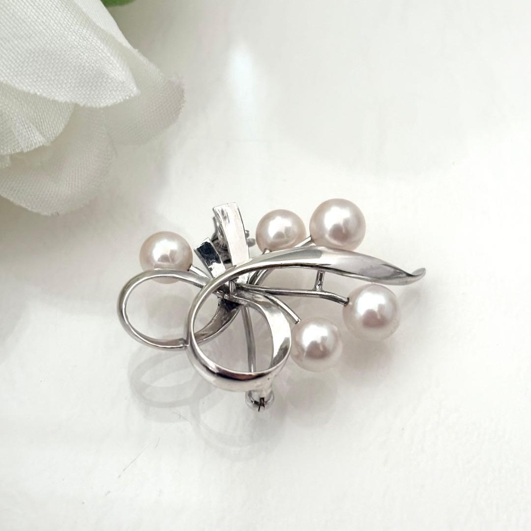 444【ミキモト】シルバー　パール　5珠　ブローチ　　皇室御用達ブランド