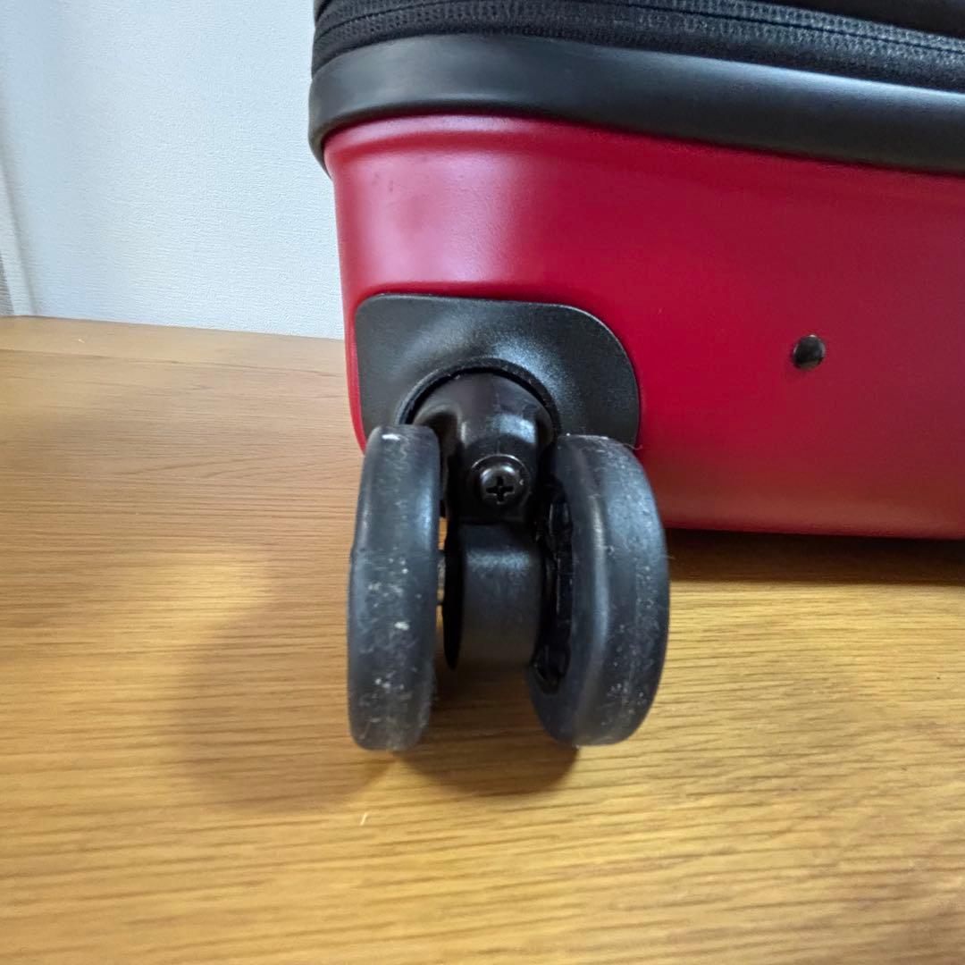 VICTORINOX キャリーケース　スーツケース　４輪　レッド　機内持ち込み