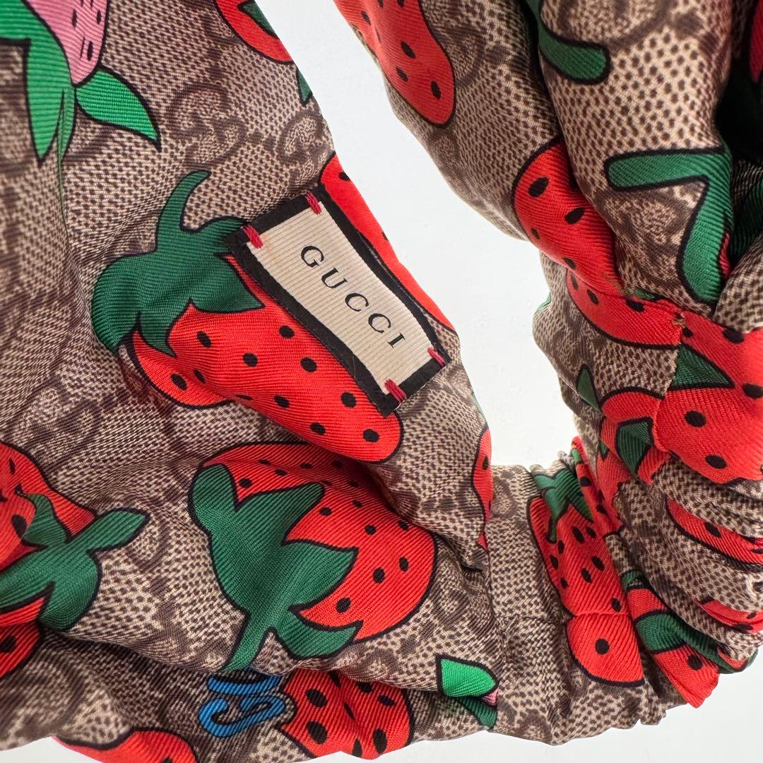 【超美品】 GUCCI イチゴ柄 ヘアバンド