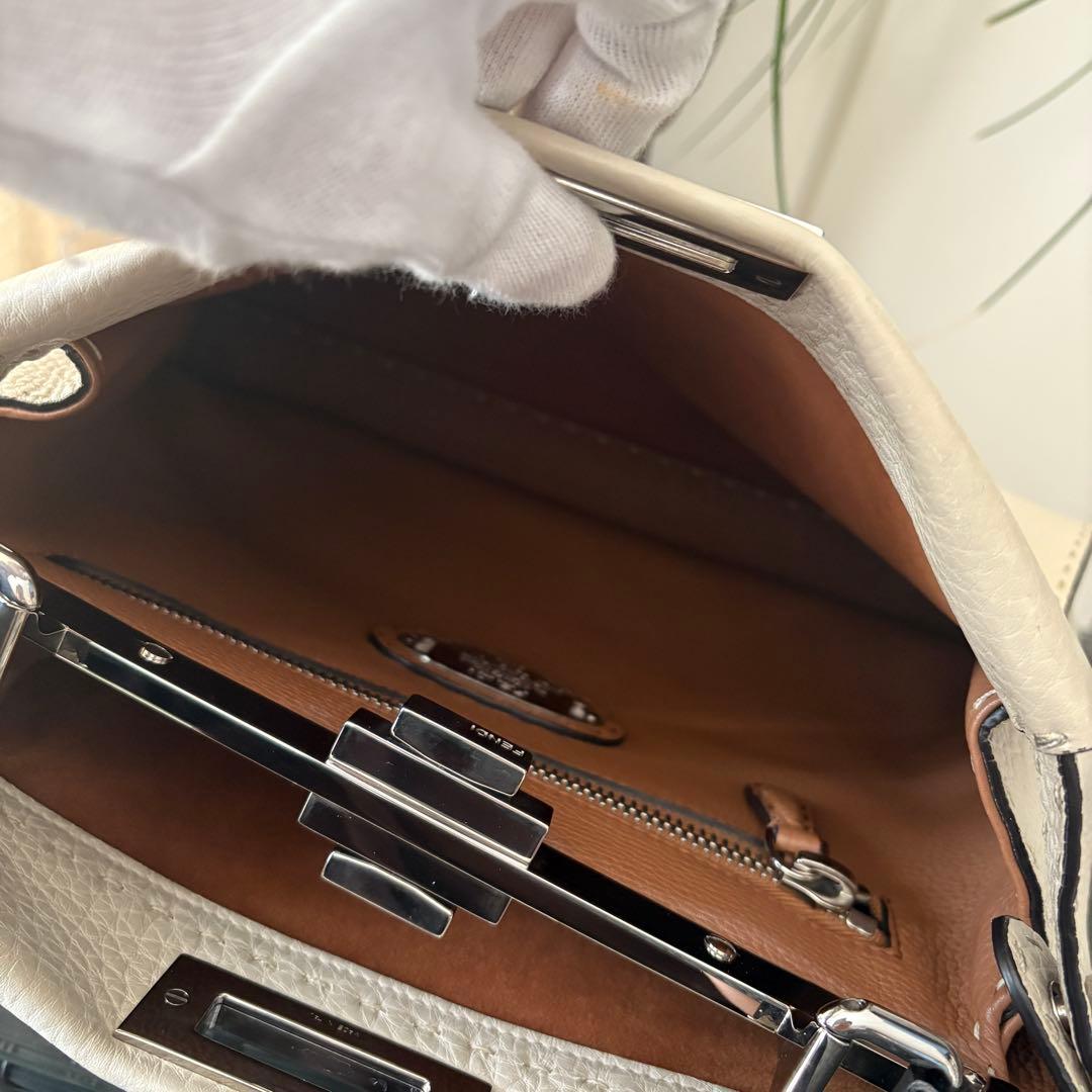 ラッピー付き FENDI フェンディ　ピーカブー セレリア　ミディアム