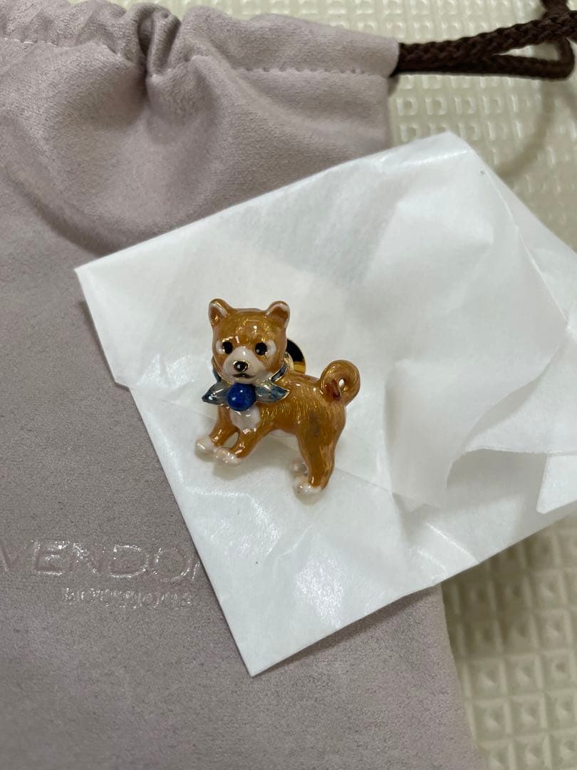 ヴァンドーム青山　柴犬　ブローチ