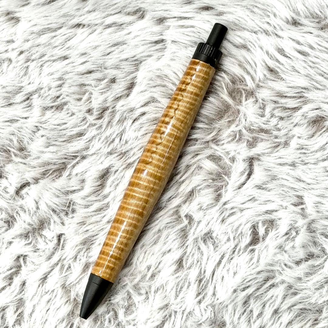 木軸ペン　ラッカー仕上げ　楽器　ギター　スポルテッド　栃　縮杢