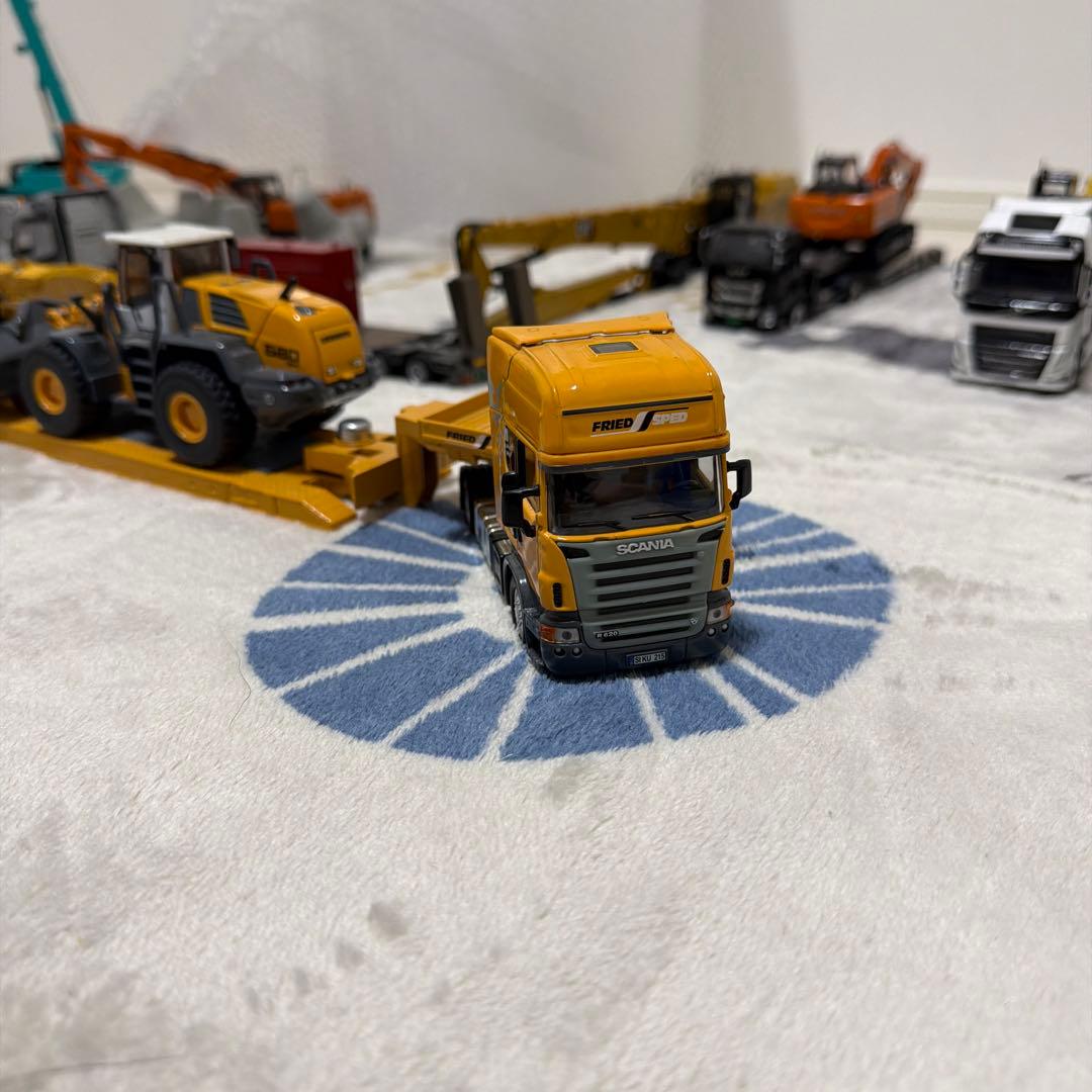 スカニア トラック sikuトレーラー 重機付き1/50お値引き可