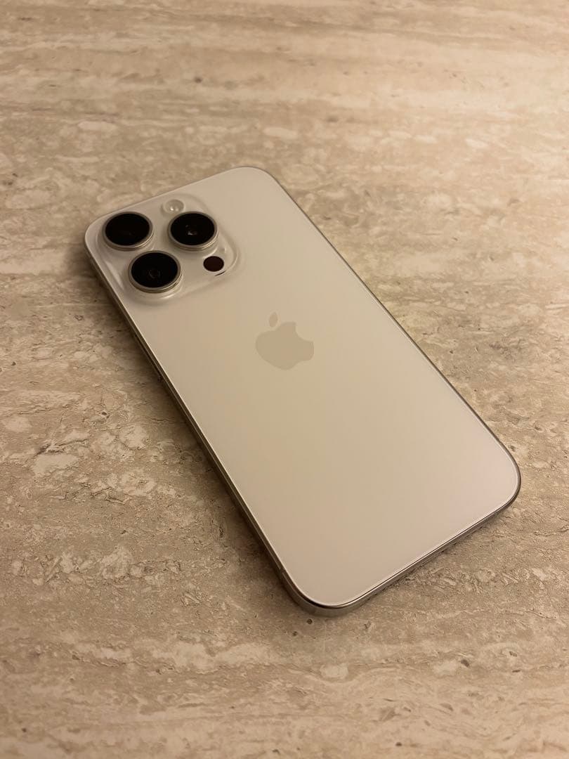 【美品】Apple iPhone15pro 128GB ホワイトチタニウム