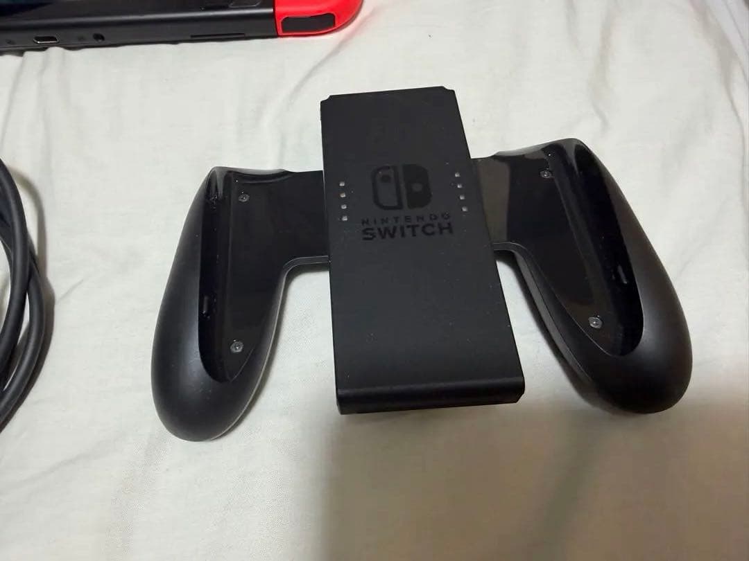 Nintendo Switch 本体　2本のソフト付きネオンブルー・ネオンレッド