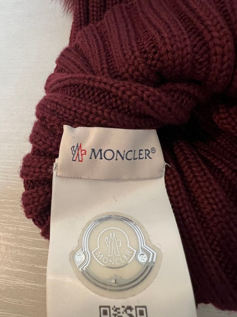 MONCLER（モンクレール） ポンポン付き ニット帽