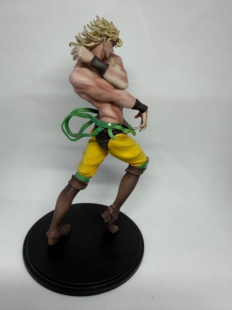 ジョジョの奇妙な冒険　DIO　ディオ・ブランドー　フィギュア