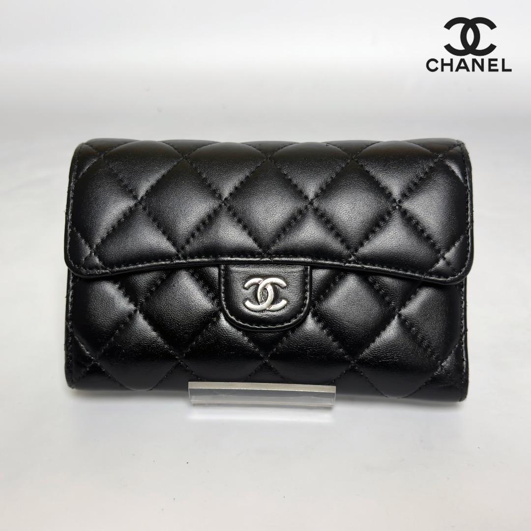 正規品　シャネル　マトラッセ　シルバー金具　ミディアム　フラップ三つ折り財布