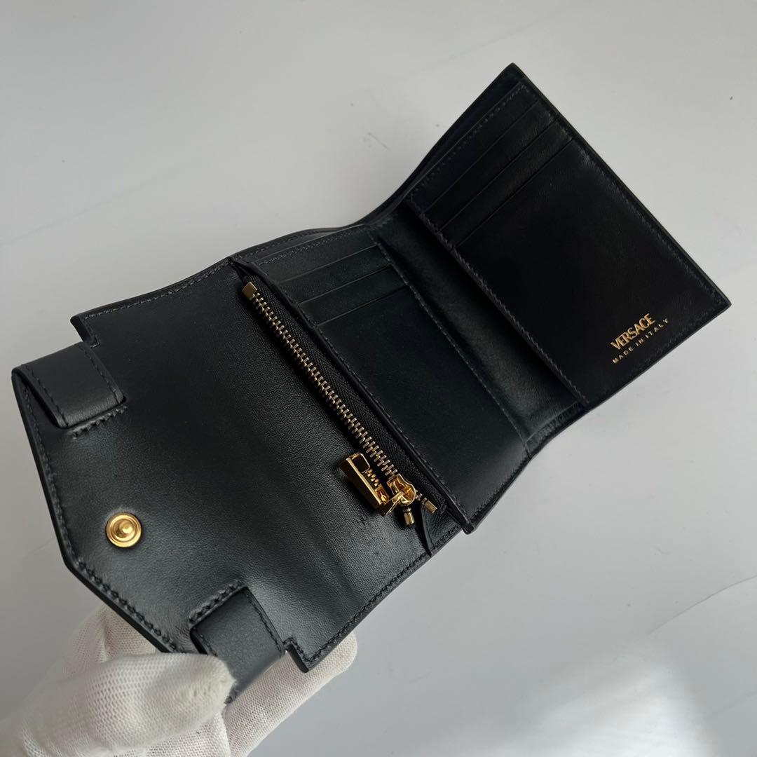 ✨未使用保管✨　VERSACE 折り財布　財布　メデューサ　黒　レザー