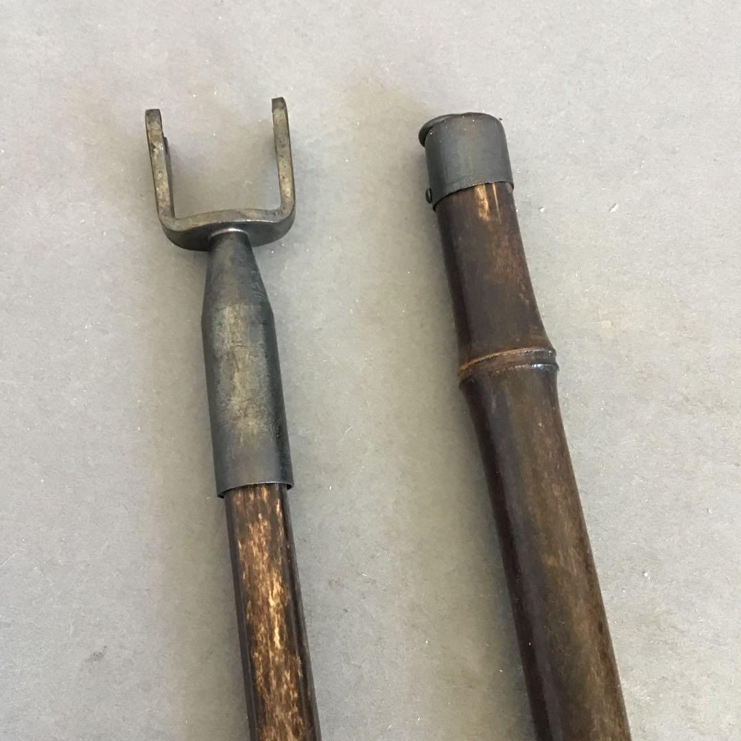 茶道具　掛軸掛け　矢羽津(矢筈)　黒竹　2段組み　金具付　紙箱　S1049KK