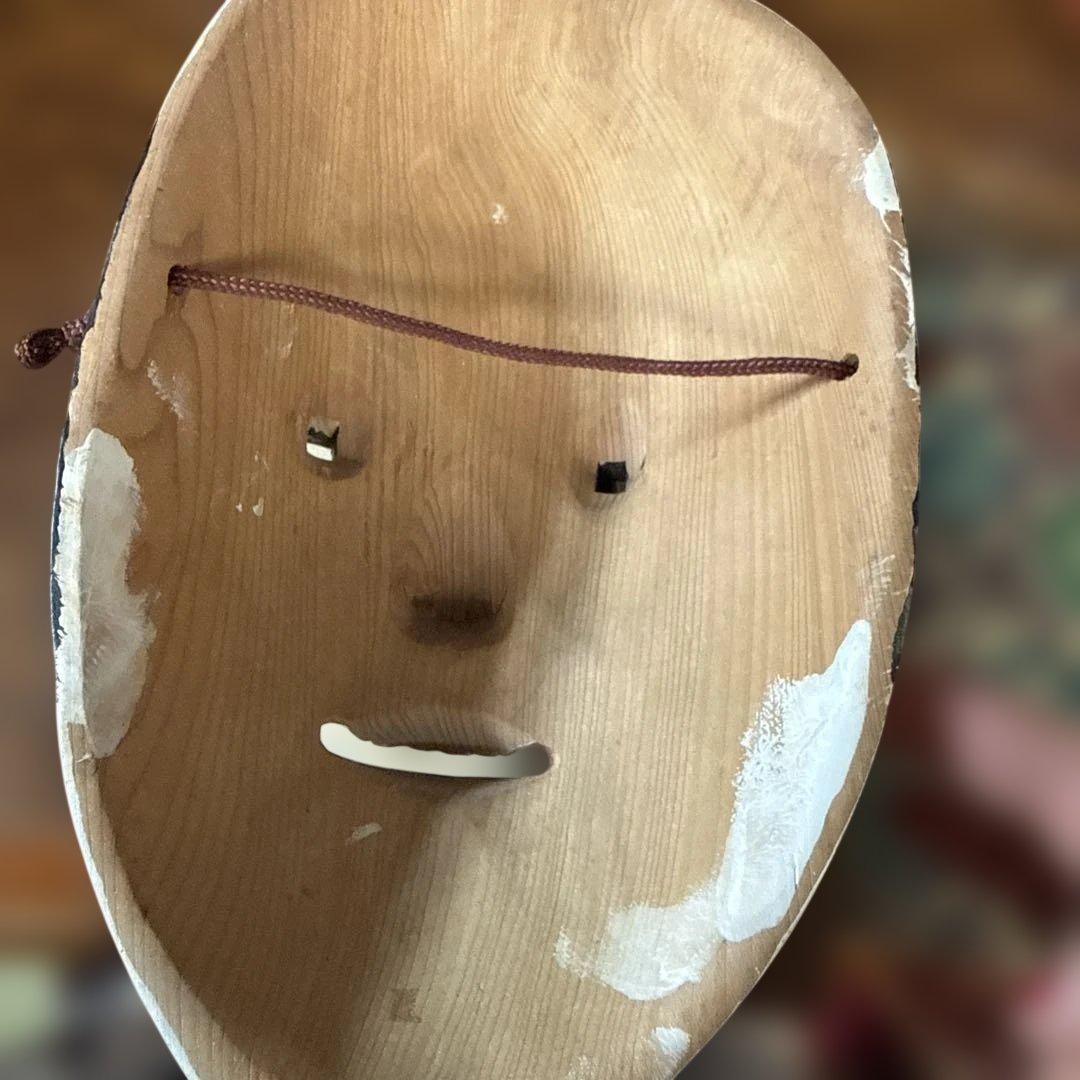 木製お面 表情豊か
