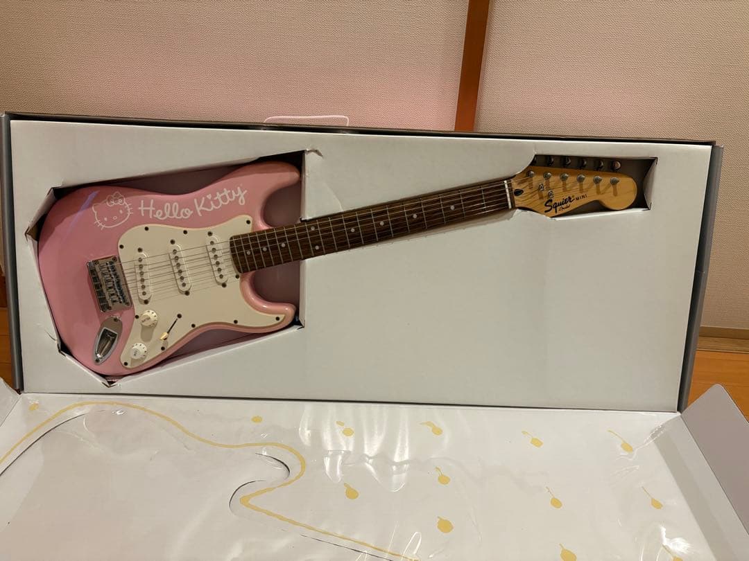 ギター Hello Kitty mini guitar Squier by Fender
