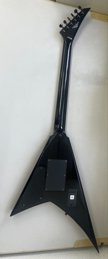 Jackson V型エレキギター ブラック リバースヘッド