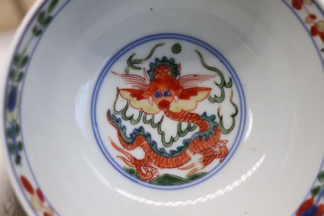 中国　大明万暦年製　青華五彩人物紋碗　木箱入　送料込み0321