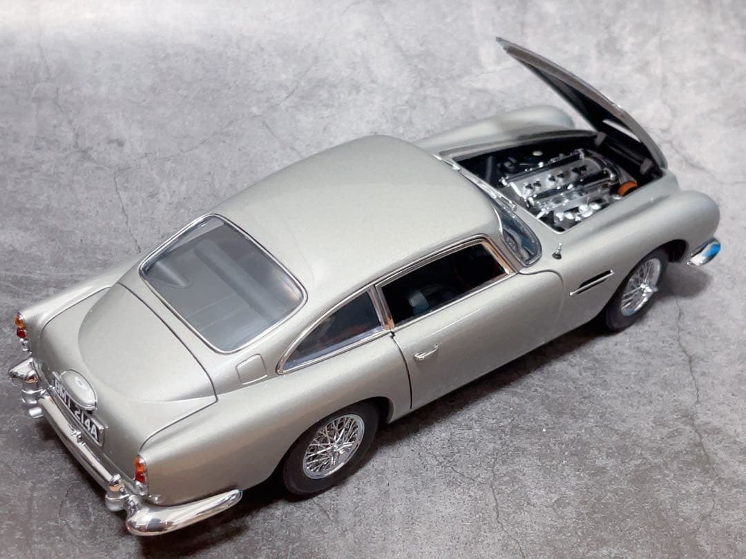 オートアート　1/18 アストンマーチン DB5 007