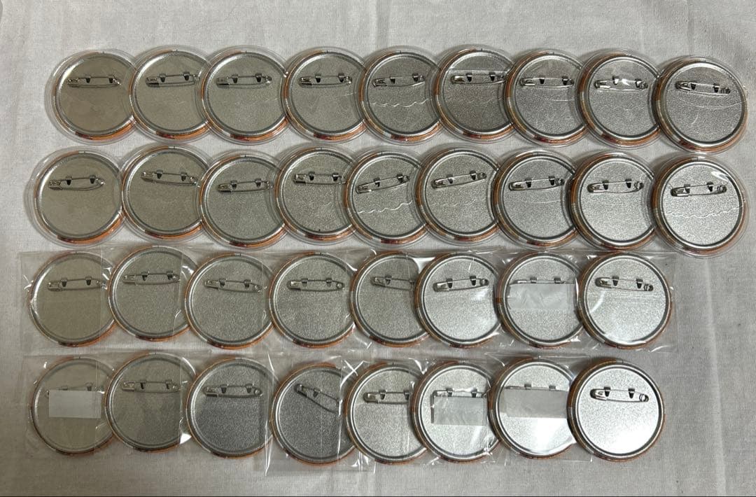 カラフルピーチ　えと　サマーランド　缶バッジ　34個