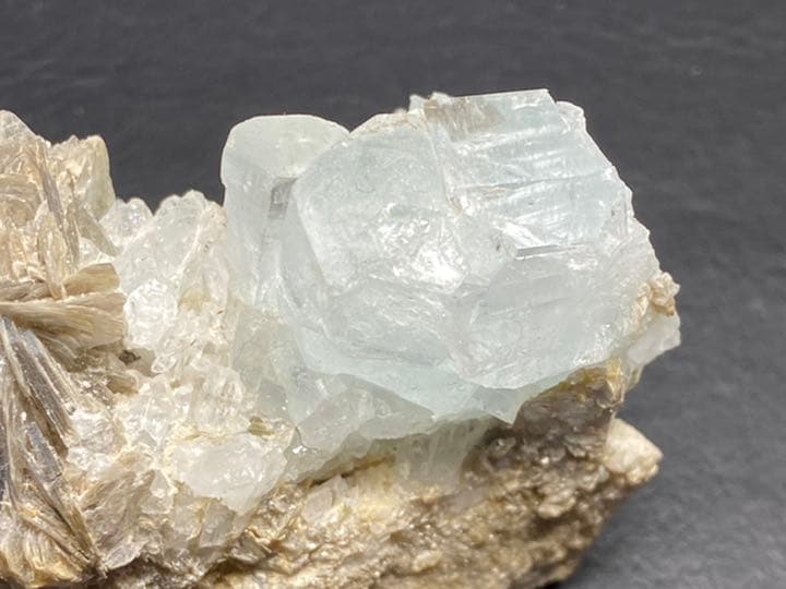 アクアマリン　結晶　マイカ　雲母　221g