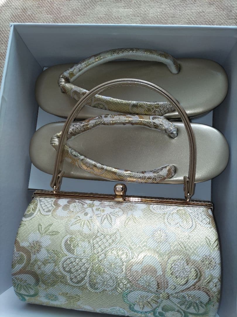 赤い花柄振袖一式