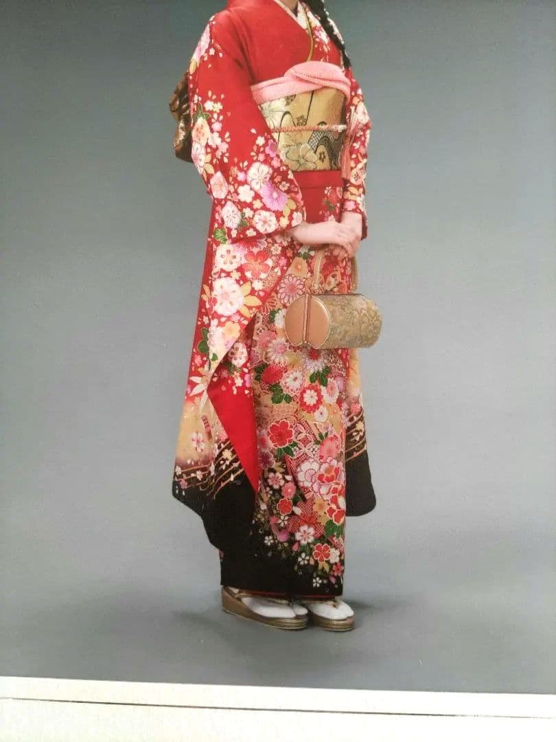 赤い花柄振袖一式