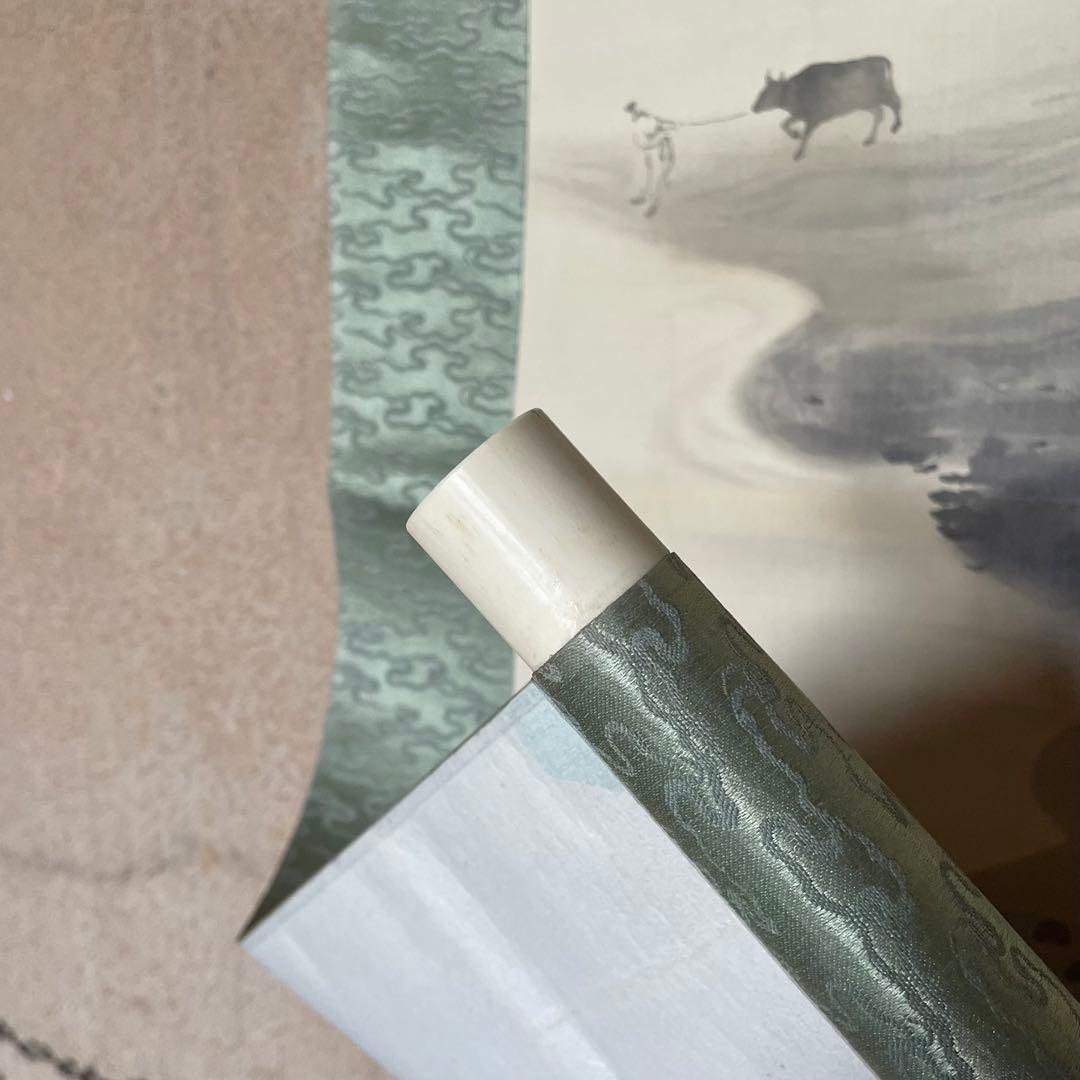 掛け軸　横山大観　牛　水辺　日本画　水墨画　サイン・落款あり　25.9.21−2