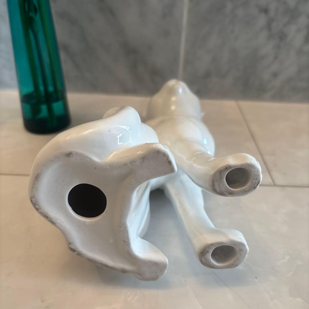 アンティーク妖艶な瞳や猫背が美しく存在感抜群の白磁の猫