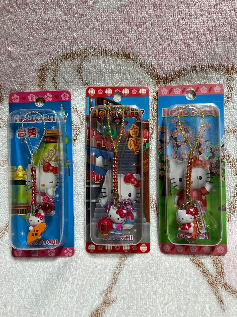 台湾・キティちゃん ご当地ストラップ(根付け)3品 【美品・レア品・希少】