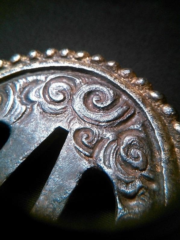 【 鉄地南蛮鍔 】　雲龍図　江戸初期　肥前長崎