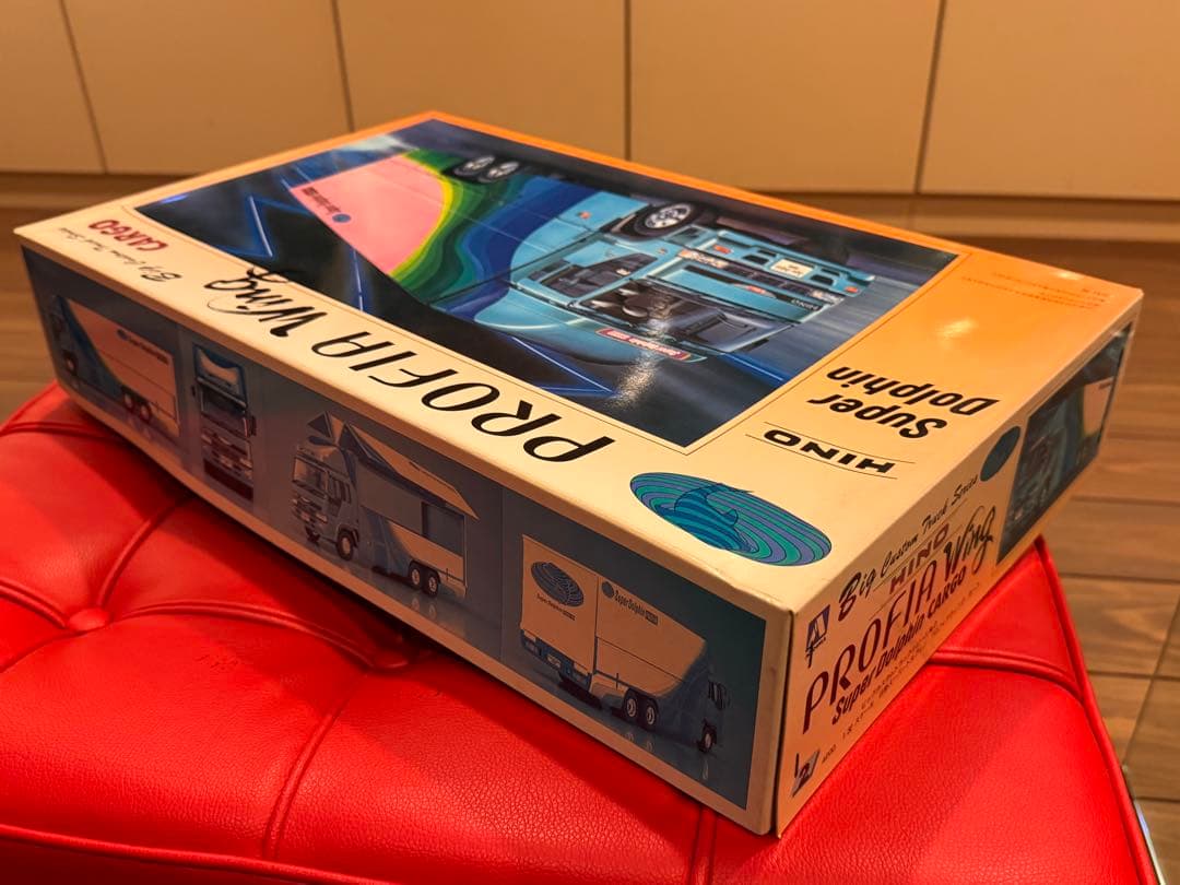 1/32 日野 スーパードルフィンプロフィアウイングカーゴ 【未組立て品】