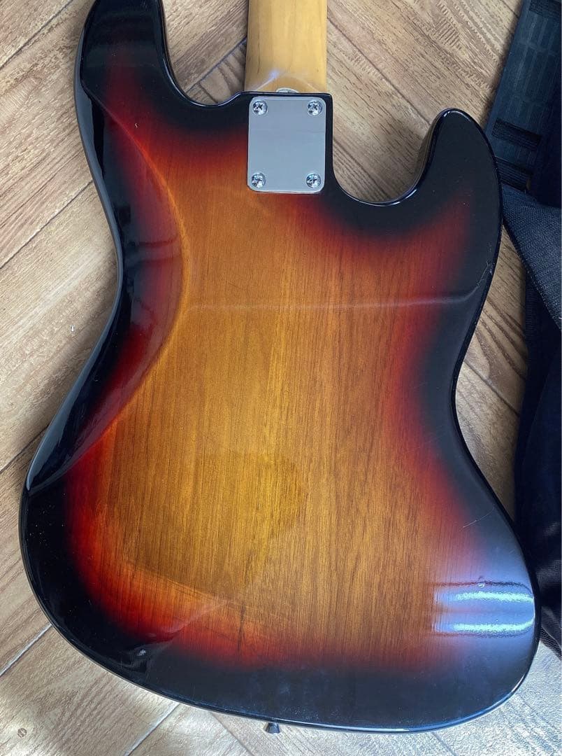 エレキベース サンバースト ギグバッグ付き