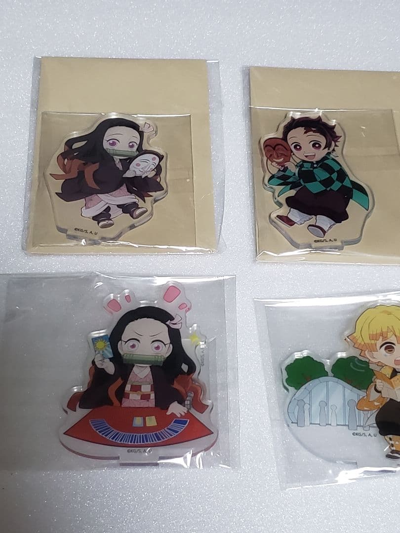【希少】鬼滅の刃 海外限定 アクリルスタンド 缶バッジ 38点セット 中国 韓国