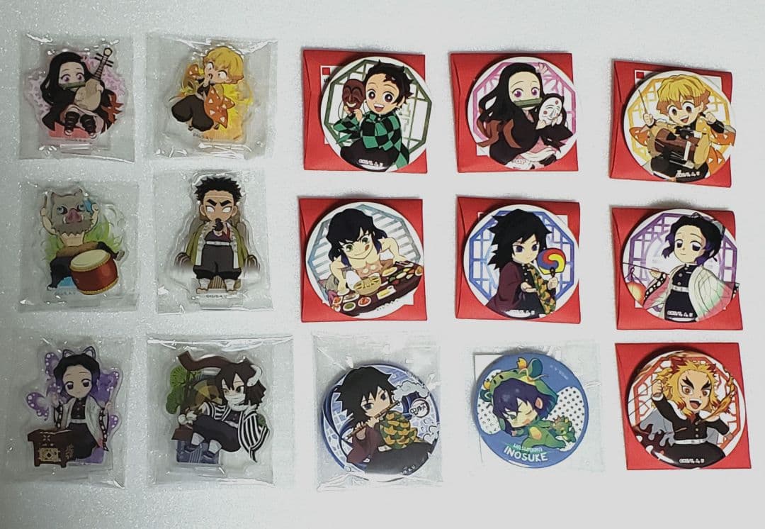 【希少】鬼滅の刃 海外限定 アクリルスタンド 缶バッジ 38点セット 中国 韓国
