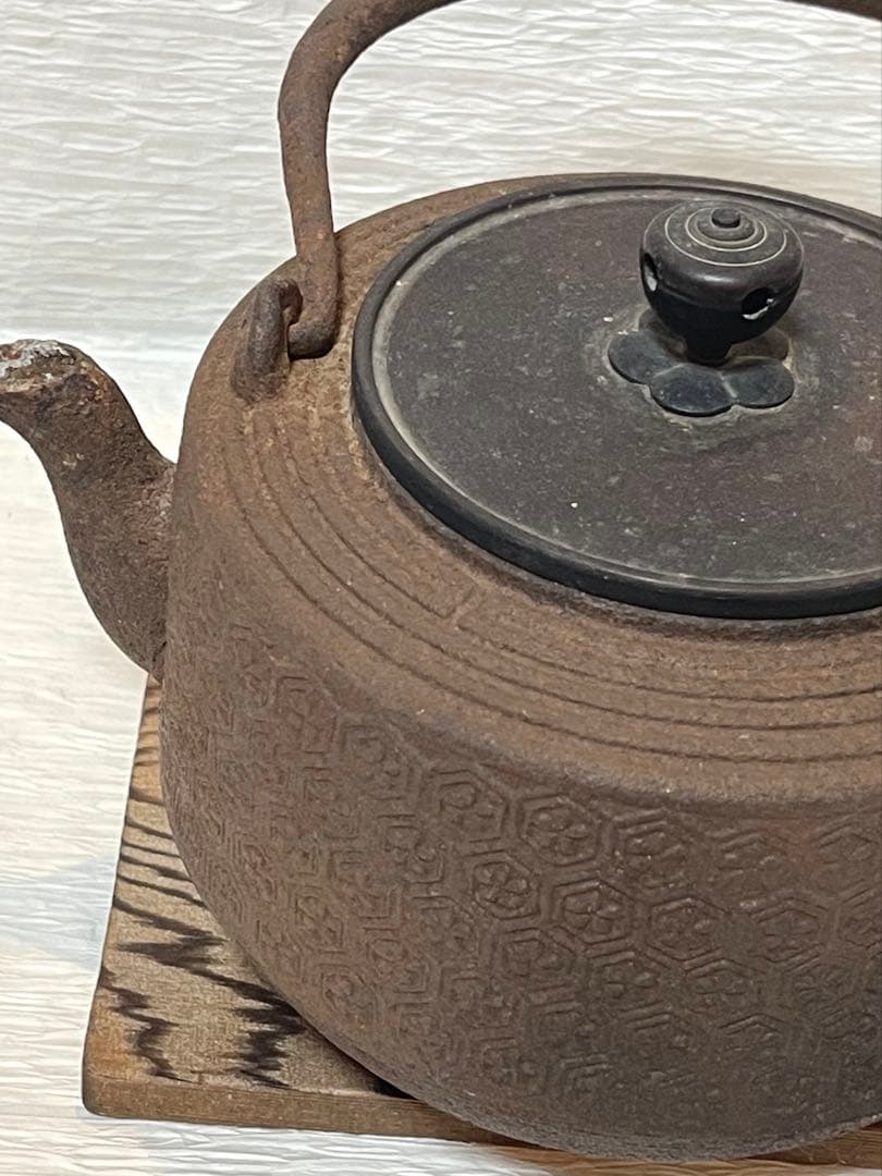 南部鉄器　亀甲文　鉄瓶　鉄釜　アンティーク　置物120