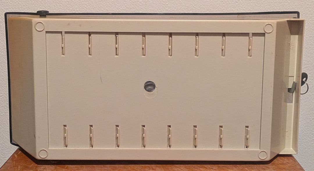 希少鍵付き/FB-100L Needs/ フロッピーディスクケース クリーム色