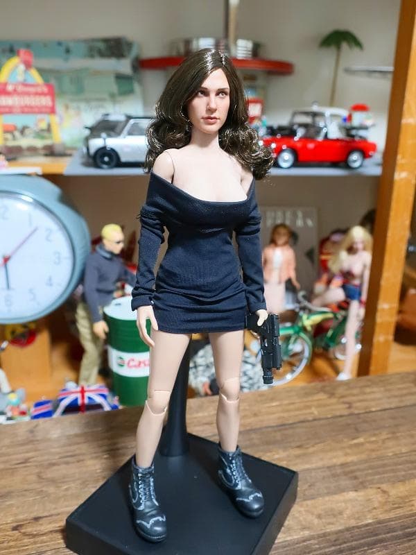 ワンダーウーマン ダイアナ ガル・ガドット フィギュア ブラックドレス 私服改