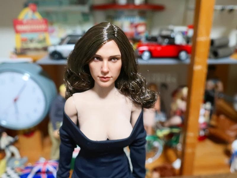 ワンダーウーマン ダイアナ ガル・ガドット フィギュア ブラックドレス 私服改