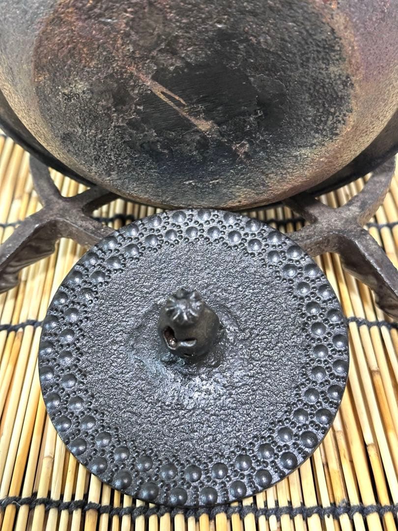 ＵＳＥＤ、良品　南部虎山工房前田知行造１２型東雲亀甲　南部鉄瓶　南部鉄器　鉄瓶