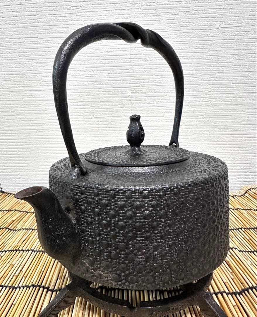 ＵＳＥＤ、良品　南部虎山工房前田知行造１２型東雲亀甲　南部鉄瓶　南部鉄器　鉄瓶