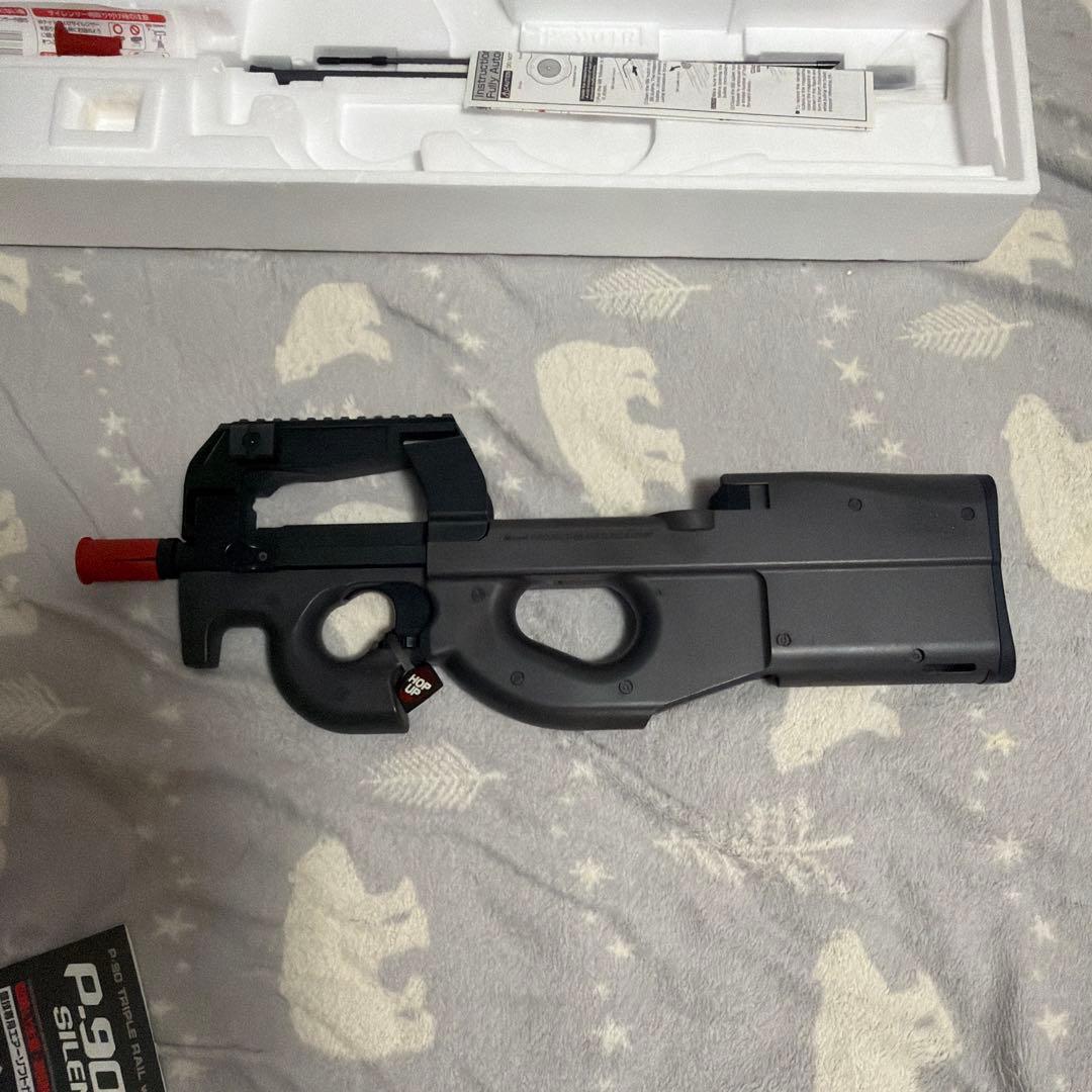 東京マルイ P-90 TRIPLE RAIL サイレンサー付き