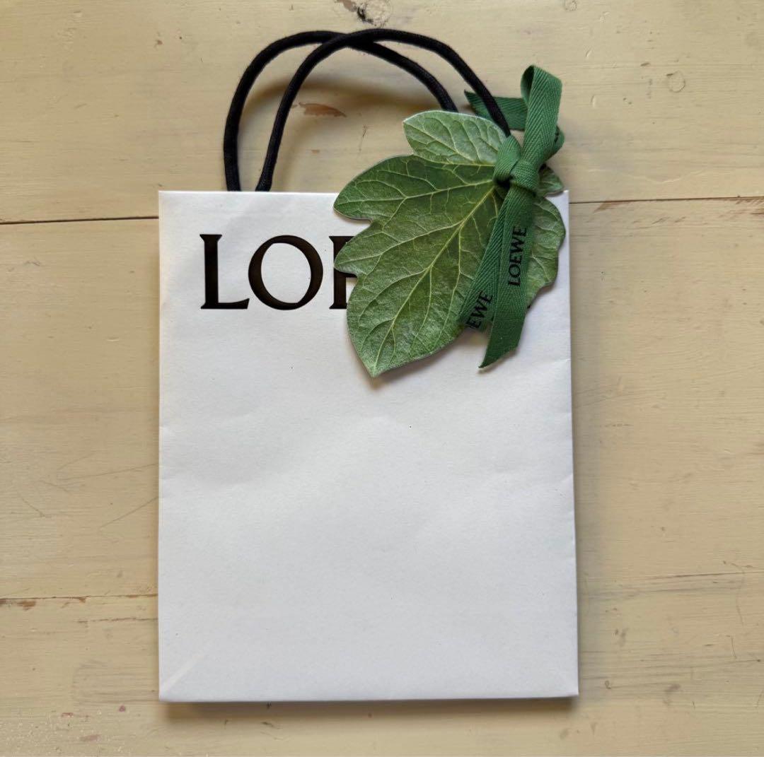 袋箱付き　LOEWE ブラック 三つ折り財布