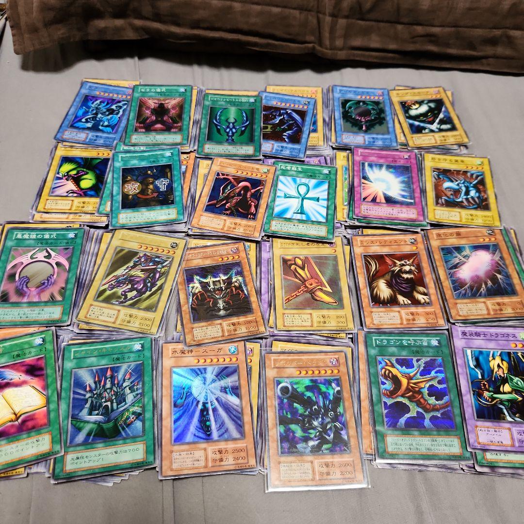 ス*ー様 遊戯王カード初期カード約600枚まとめ売り