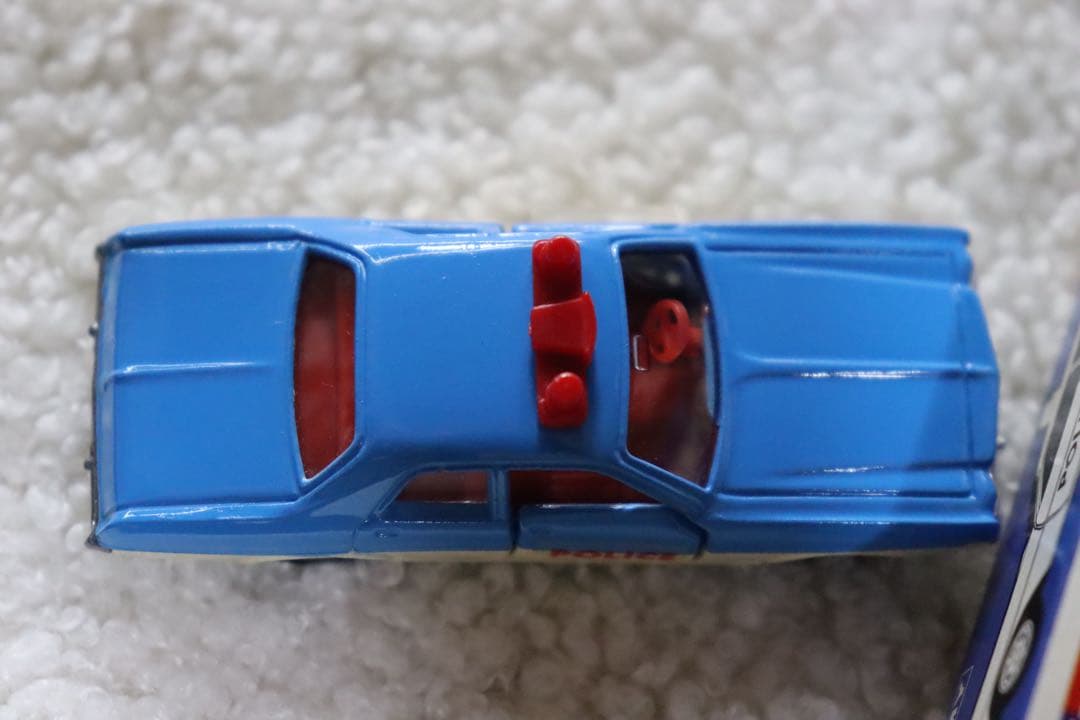 トミカ　青箱　ダッジコロネット カスタム　ポリスカー　日本製　F8 外国車