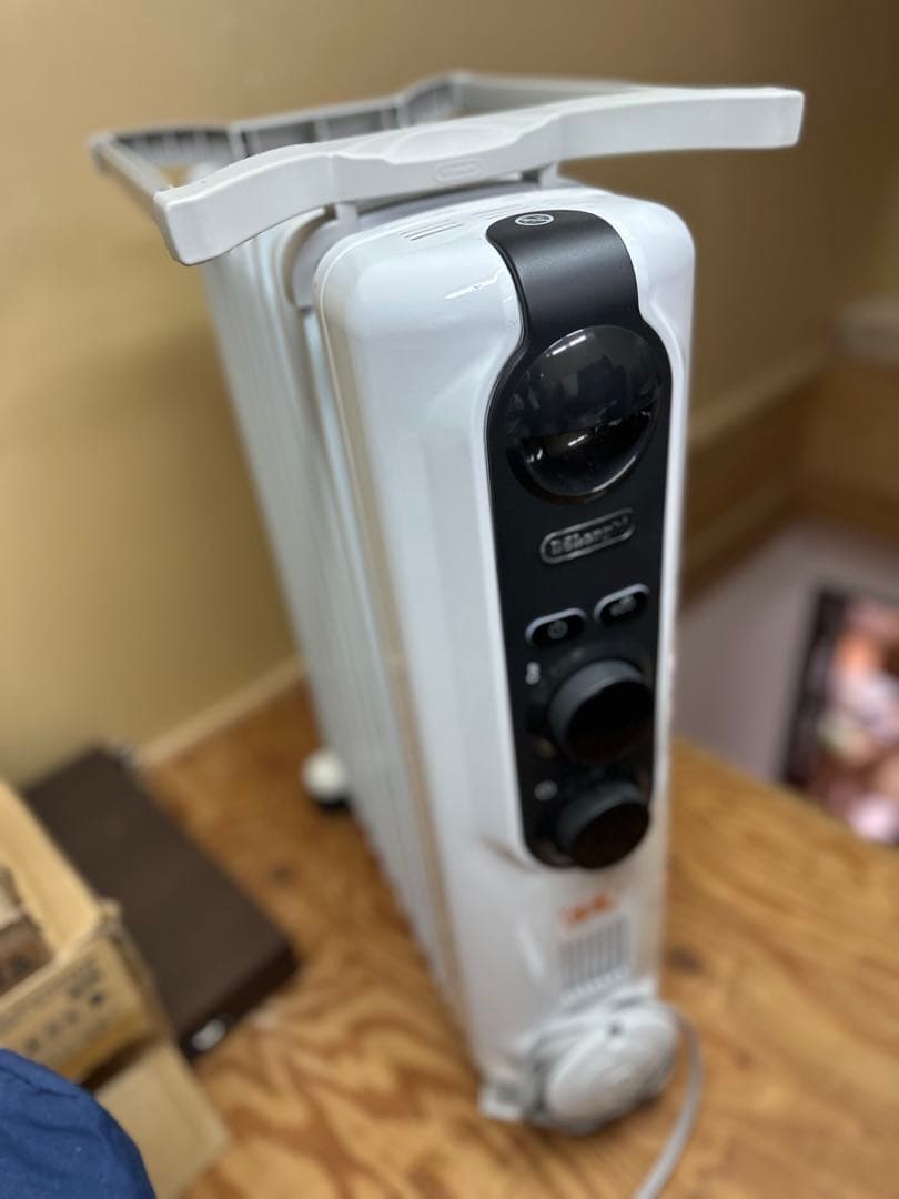 【緊急値下げ】タオルハンガー付デロンギオイルヒーター 1500W