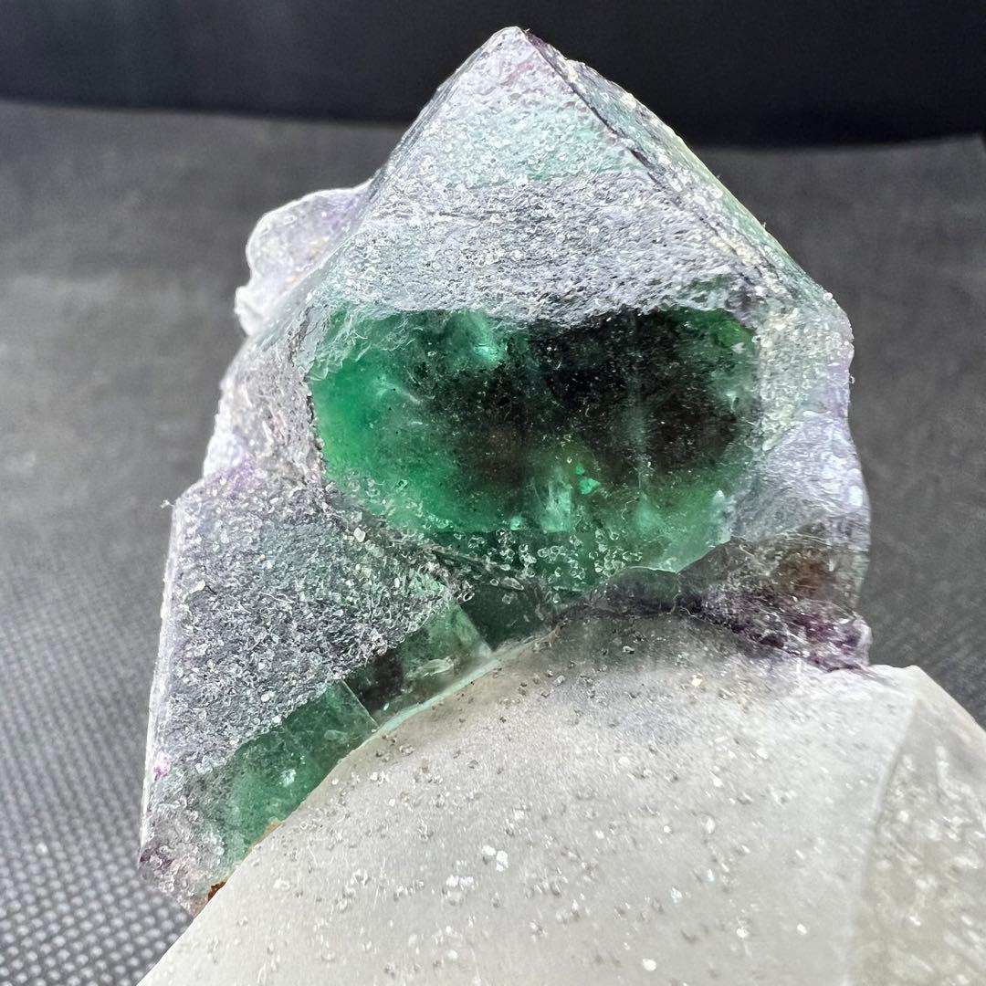 ナミビア　エロンゴ産　クォーツ共生フローライト　キャビネットサイズ