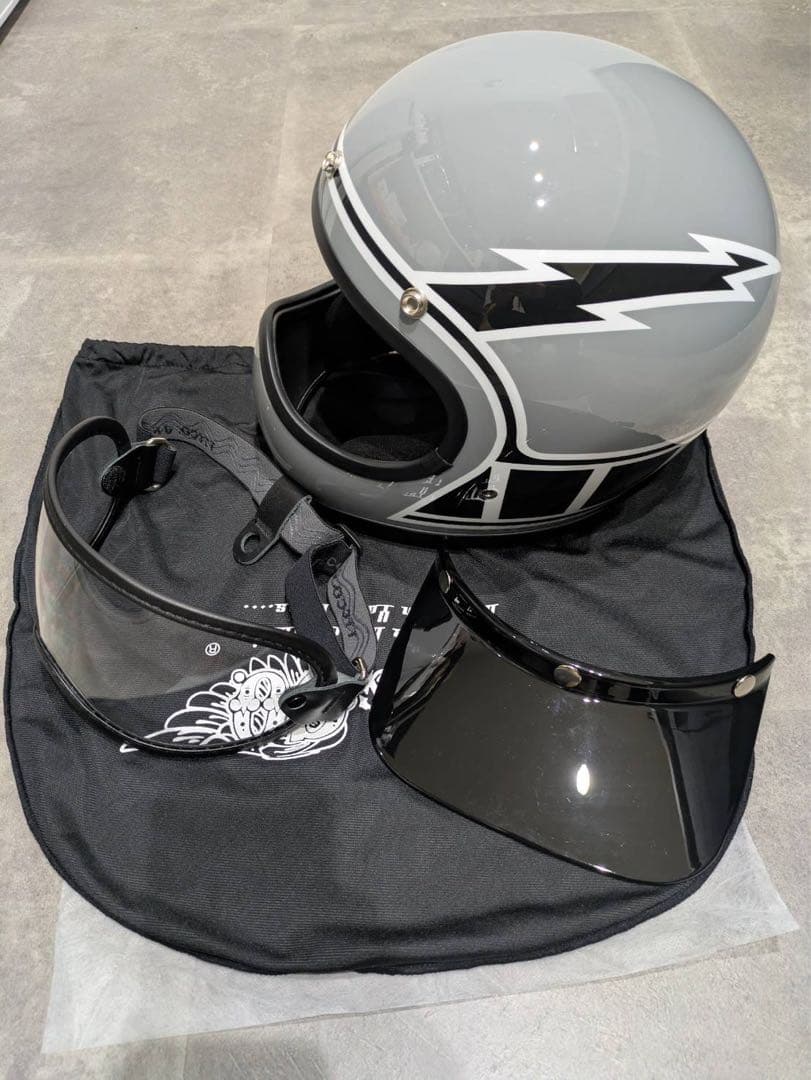 【美品】TT&COトゥーカッターヘルメット　ストロボフラッシュ　グレー