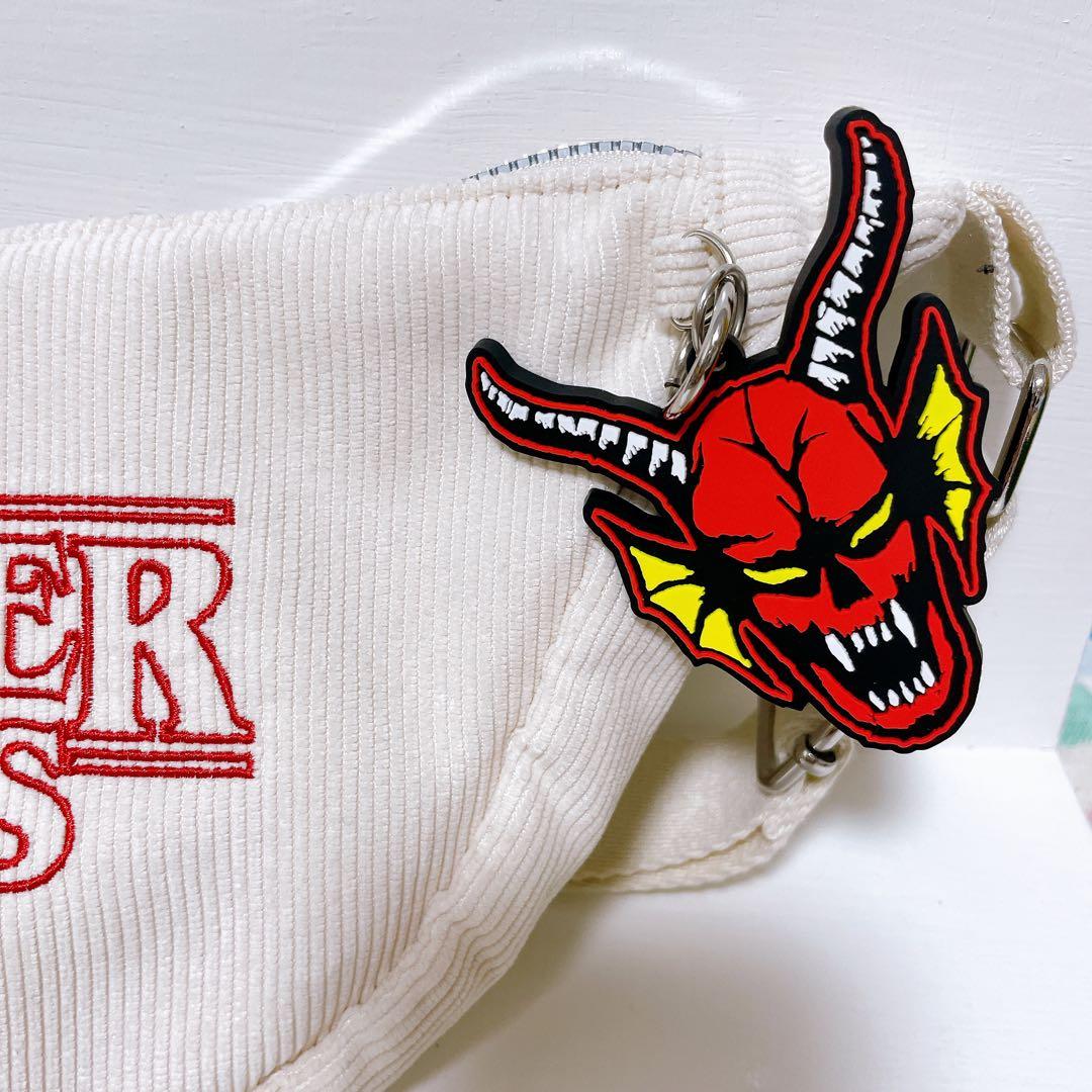 ストレンジャーシングス　ヘルファイアクラブ　キーホルダー付き　ショルダーバッグ