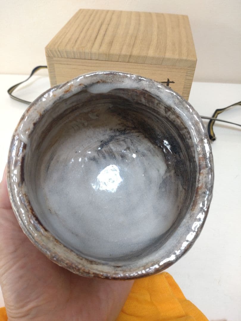 各見政峯 志野茶碗 共箱 陶歴 共布 茶道具 岡山県指定重要無形文化財