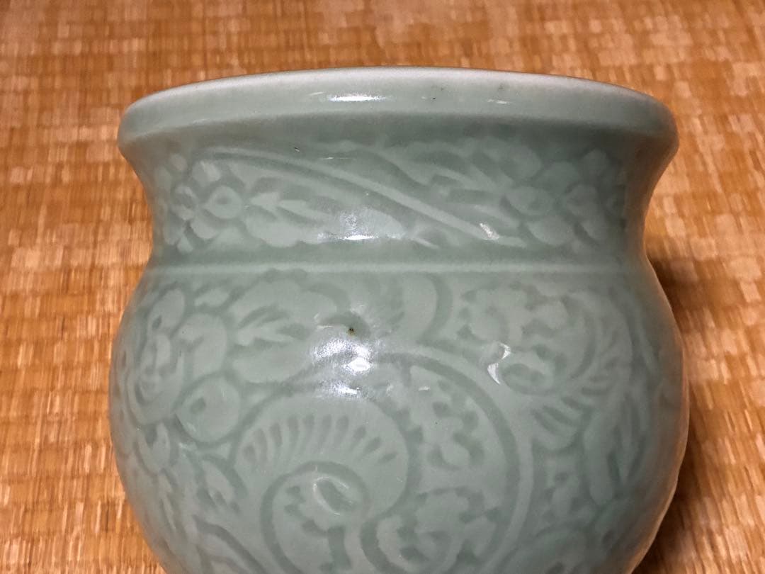 中国 唐物 青磁 龍泉窯 陽刻 丸壺 木箱付