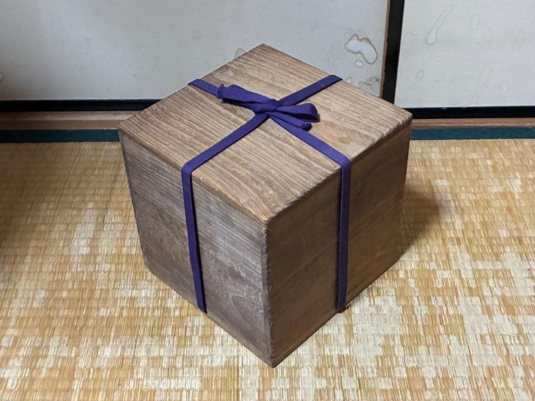 中国 唐物 青磁 龍泉窯 陽刻 丸壺 木箱付