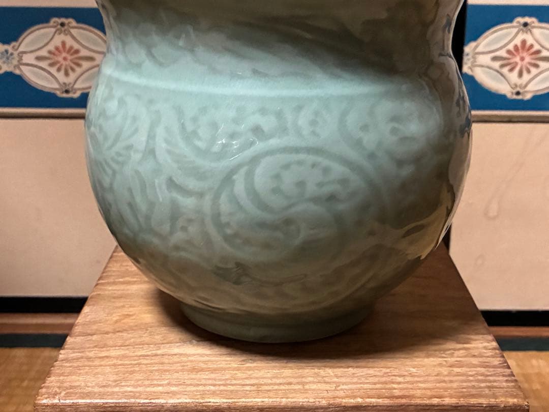 中国 唐物 青磁 龍泉窯 陽刻 丸壺 木箱付